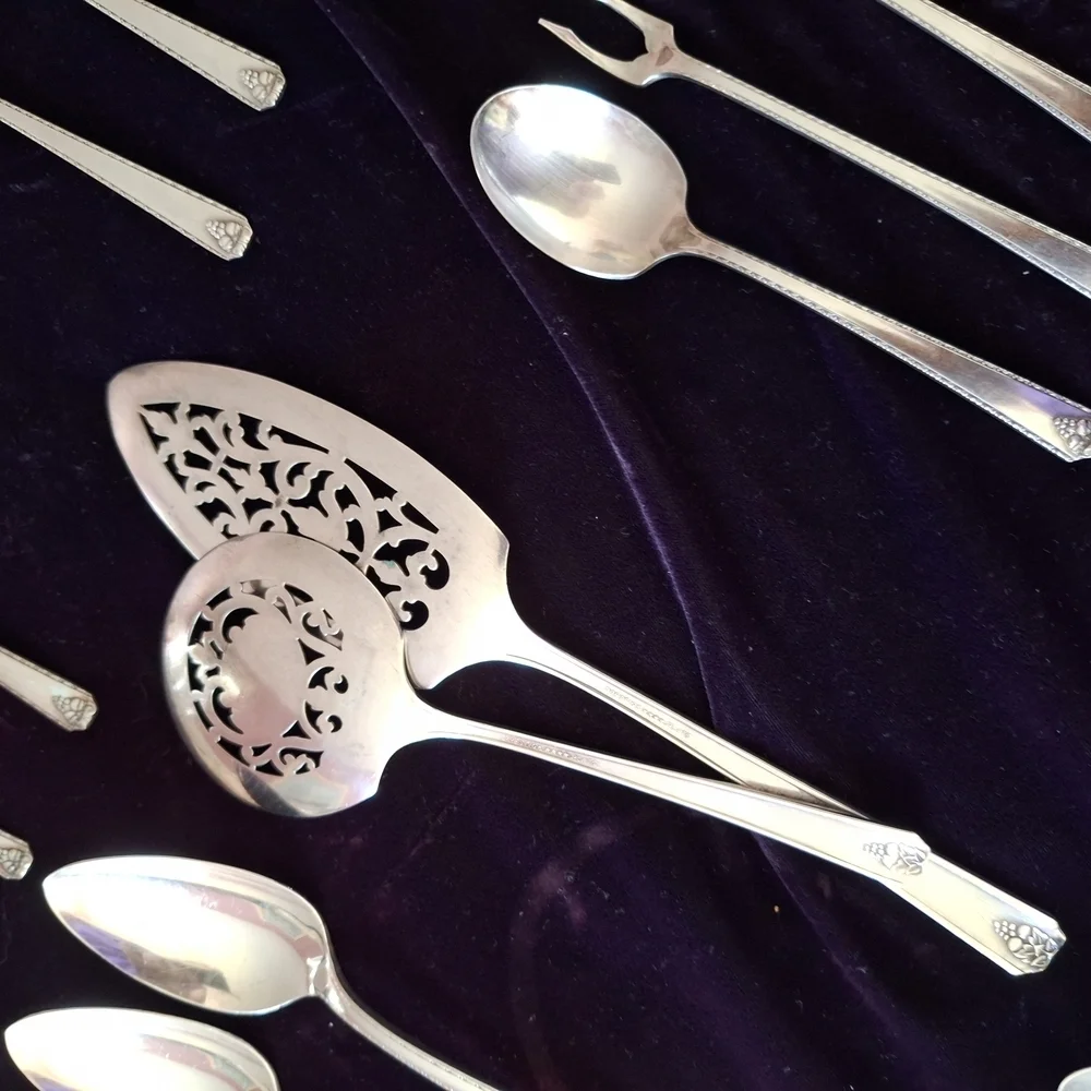 Prestige Silver Dining Flatware Collection with Classic Design Lot 1